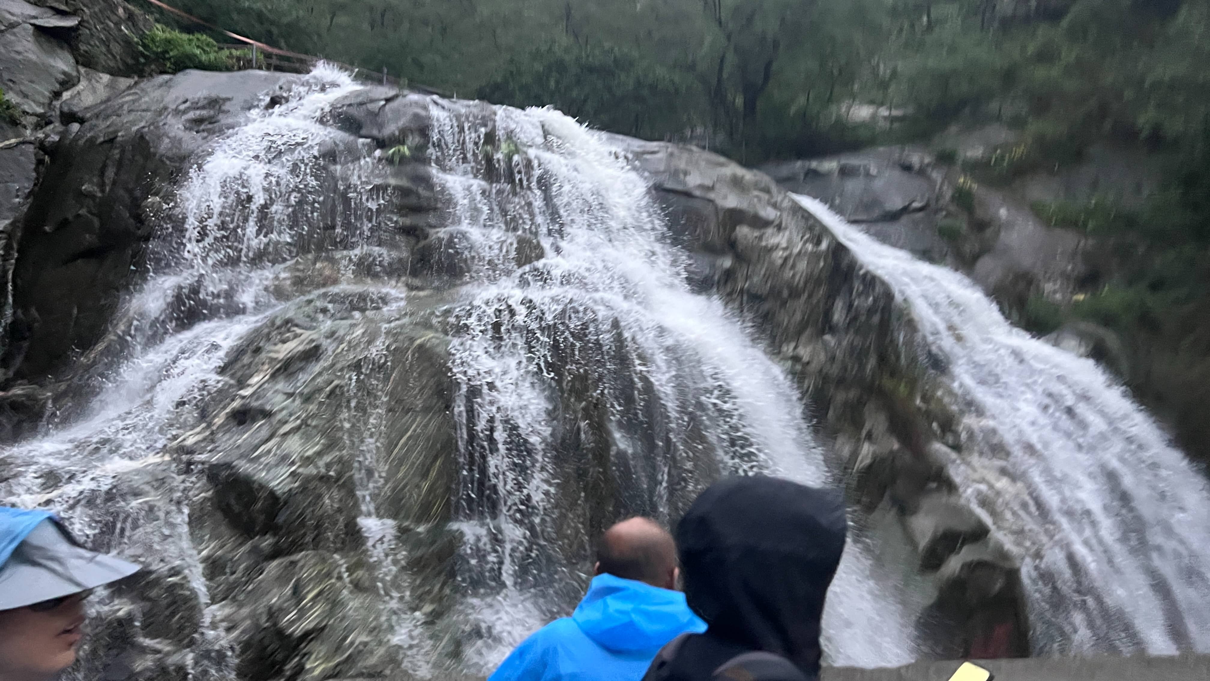 图2.小的可怜的瀑布